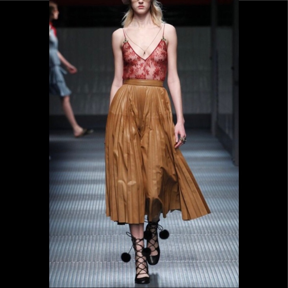 GUCCI $1,250 Tassel Sandals with Mink Fur Pompoms 37